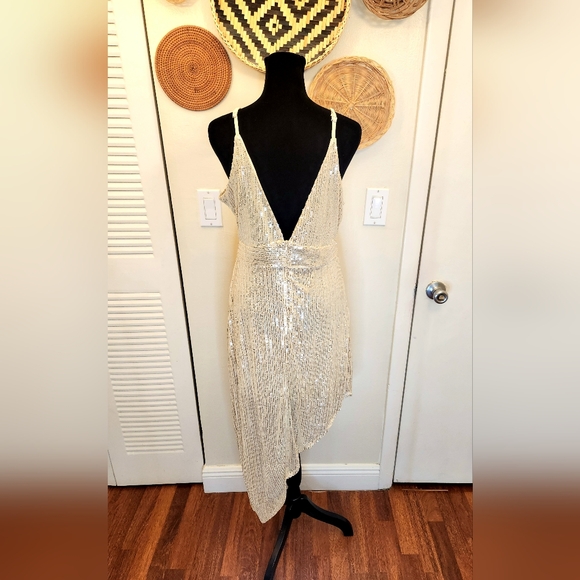 LAST ONE! Golden V-Neck Sequin Midi Dress - Picture 11 of 13